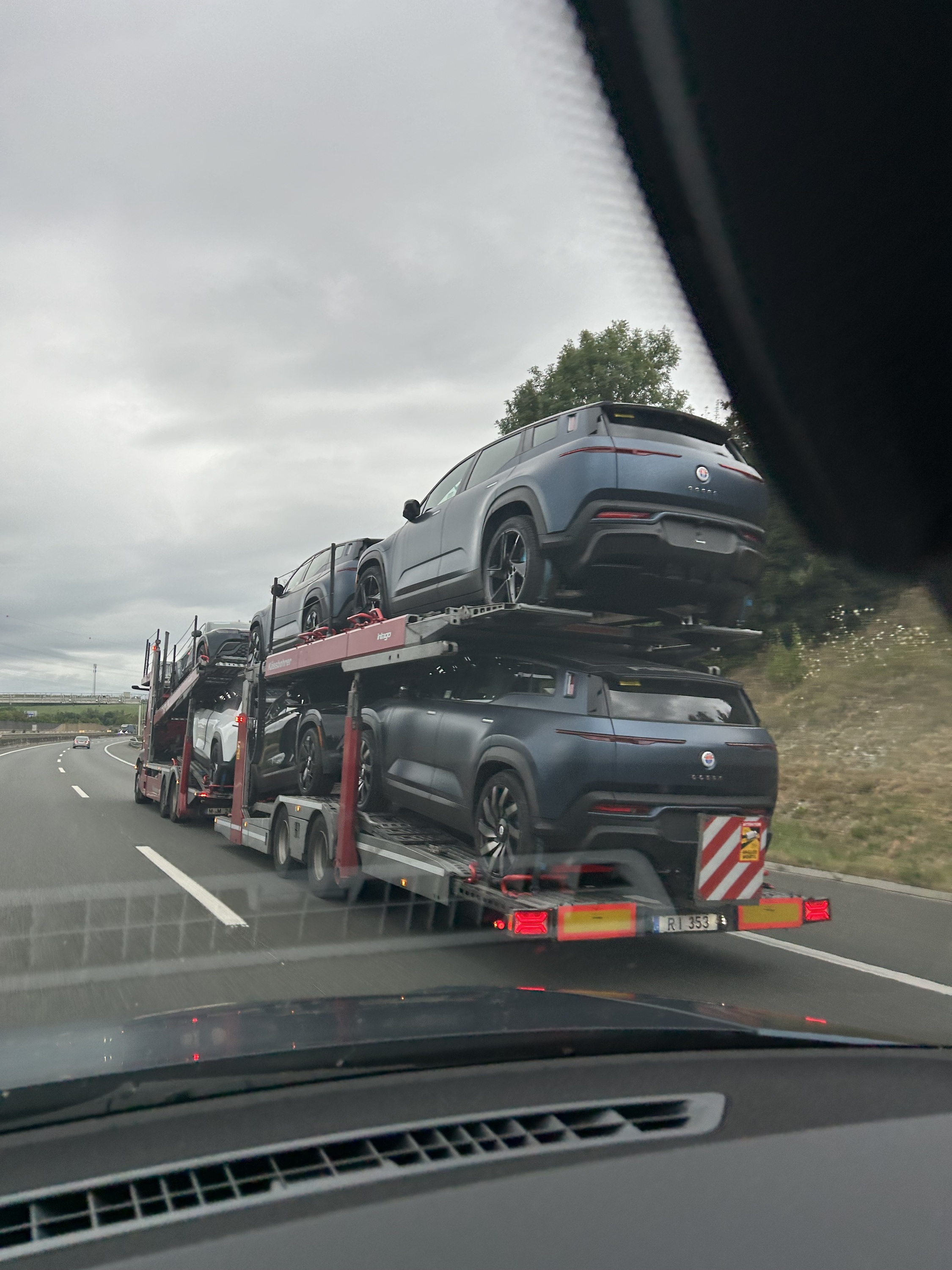 Es gibt noch ein paar. Heute auf der A8 Richtung Passau gesehen